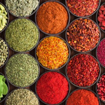 Variedad de especias y condimentos